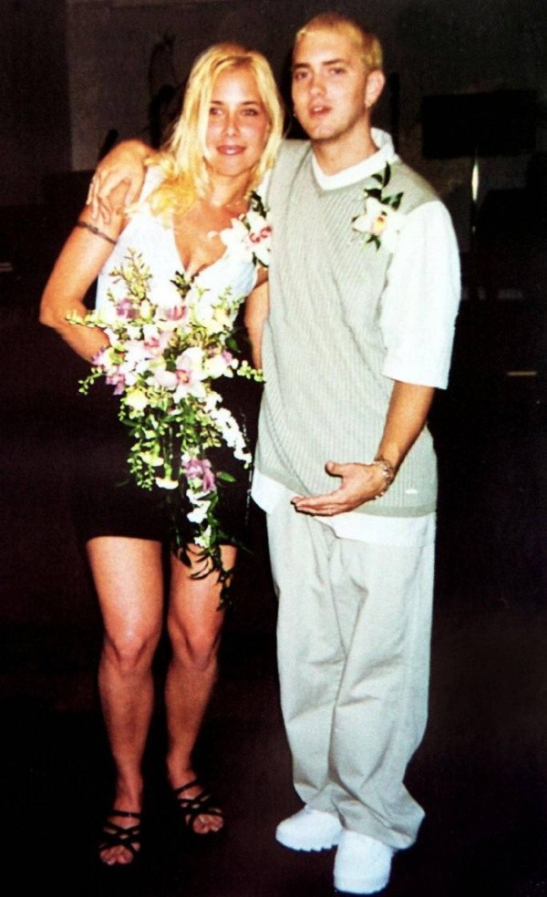 Eminem junto a su ex esposa Kim Scott, en uno de sus matrimonios.