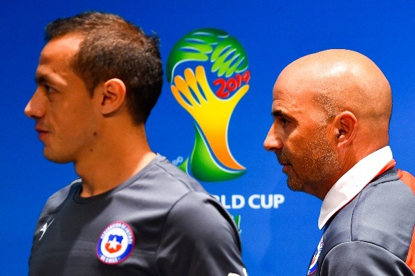 Marcelo Díaz y Jorge Sampaoli en el Mundial de Brasil 2014 (Getty Images)