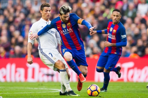 Lionel Messi y Cristiano Ronaldo, cuando eran rivales en la Liga Española. (Foto: Getty Images)