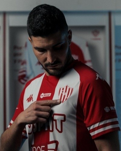 Blandi fue presentado hoy en su nuevo club (Foto: Unión Santa Fe)