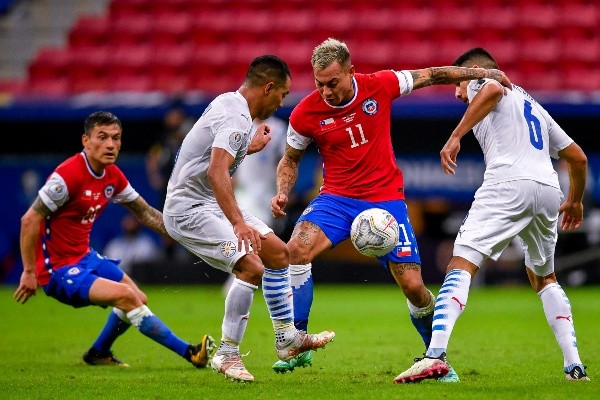 Chile se queda entre los 20 mejores selecciones del mundo. Foto: Agencia Uno