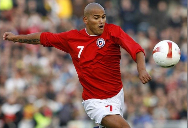 Chile utilizó una camiseta sin marca en el año 2007, para los amistosos ante Brasil y Costa Rica. Foto: Archivo