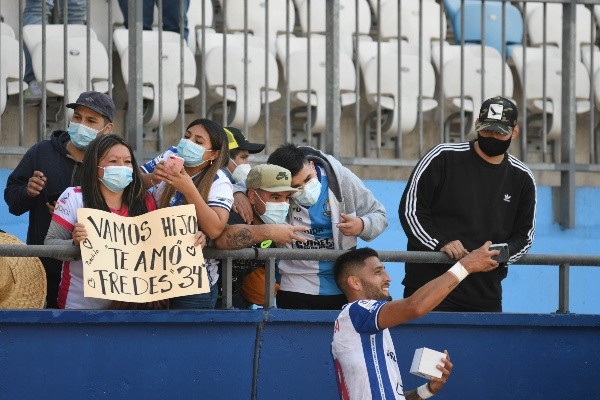 Las selfie de los jugadores con los hinchas. (Foto: Agencia Uno)