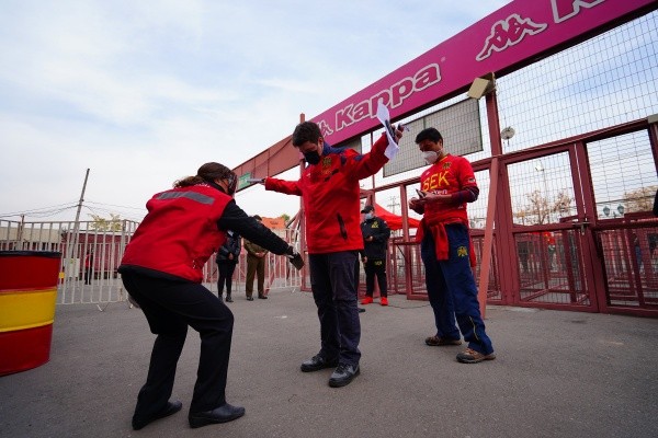 Las medidas de seguridad para ingresar al estadio. (Foto: Guillermo Salazar)
