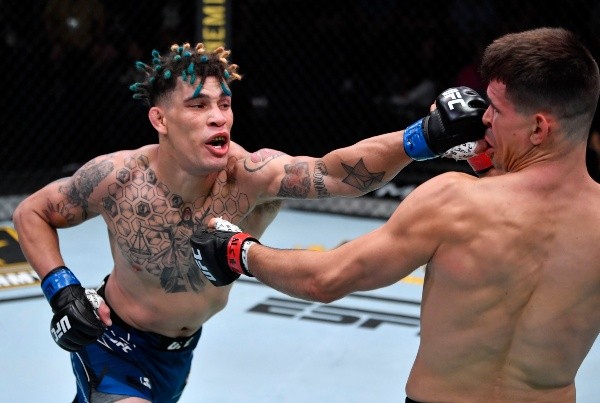 Jordan Williams, atleta de UFC, evitó el robo de su auto en un local. Foto: Getty Images