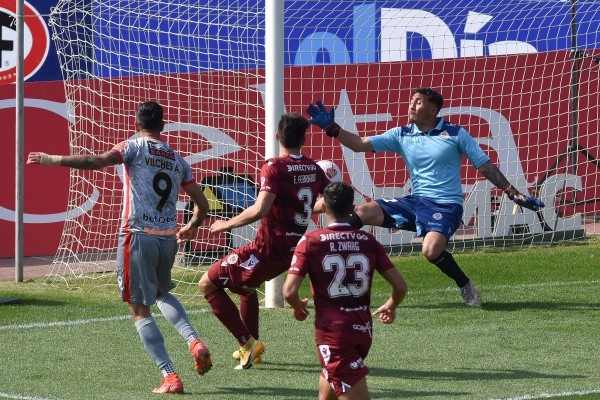 Vilches abrió el marcador para Unión La Calera ante Deportes La Serena. Foto: Agencia Uno
