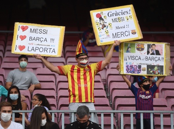 Hinchas del Barça critican a Laporta por dejar partir a Messi. (FOTO: Getty)