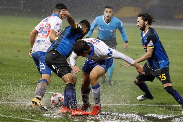 La UC cayó ante Huachipato y no pudo recuperar terreno en la tabla, donde actualmente milita cuarta.