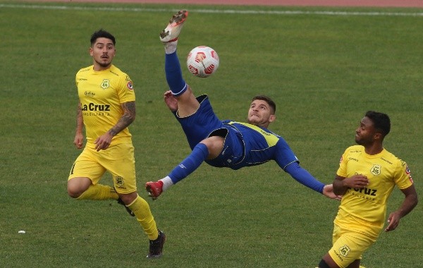 El partido entre Barnechea y San Luis de Quillota quedó marcado por la agresión del árbitro a Sagredo. Foto: Agencia Uno
