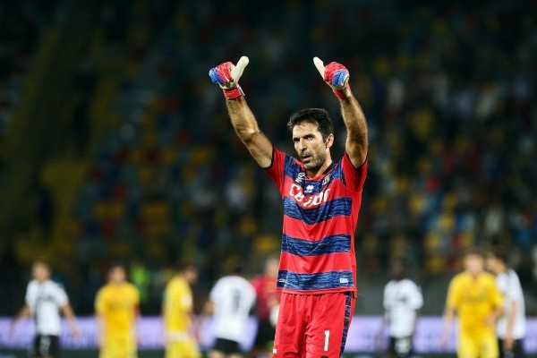 Buffon recibió el cariño de la afición. (Foto: Parma)