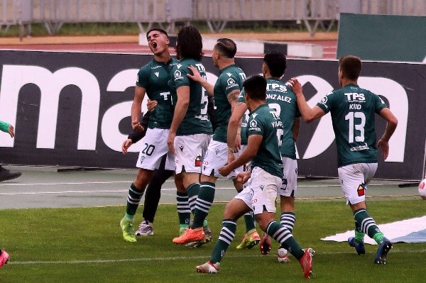 La celebración del equipo porteño cuando se pudo arriba en el marcador. (FOTO: Agencia Uno)