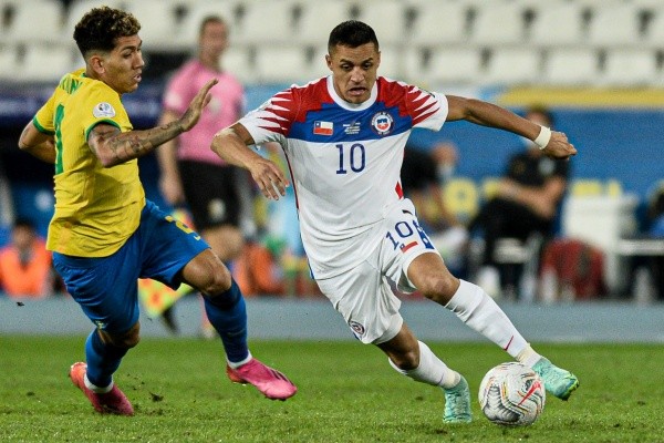 Alexis Sánchez está haciendo todo lo posible por estar con Chile para los duelos ante Brasil, Ecuador y Colombia. Foto: Agencia Uno