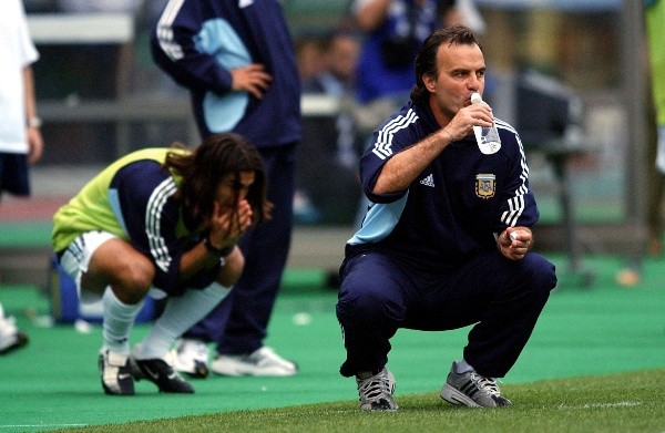 Marcelo Bielsa vivió uno de los momentos más duros de su carrera en el Mundial 2002. (Foto: Getty Images)