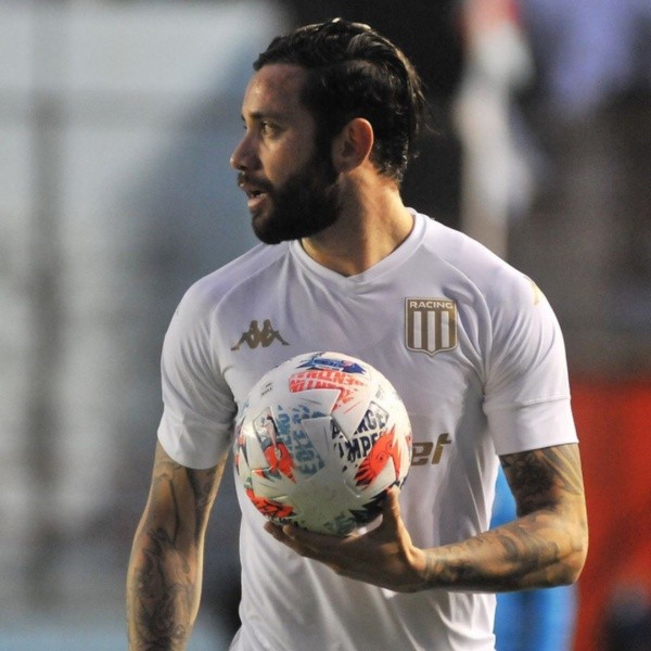 Mena fue titular en la victoria de Racing ante Arsenal.