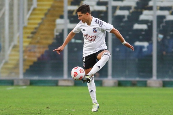 Miiko Albornoz sueña con volver a la Roja, pero por ahora su cabeza está en Colo Colo. Foto: Agencia Uno