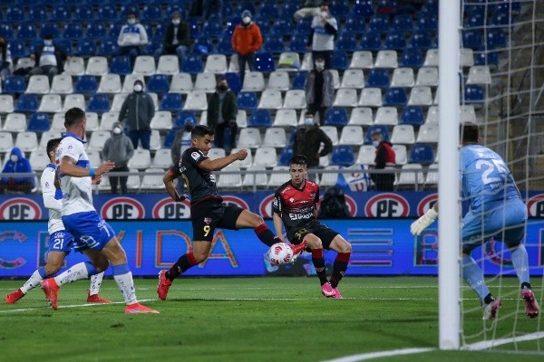 La Católica rescató un sufrido punto ante Ñublense en San Carlos.