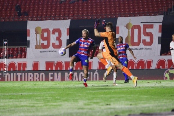 Fortaleza luchó y consiguió un agónico empate ante Sao Paulo. Foto: Fortaleza