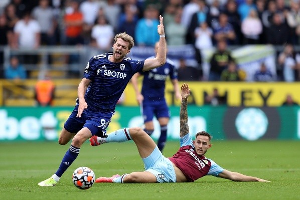 Leeds rescató un punto gracias a un golazo de Bamford a los 86′ de juego.