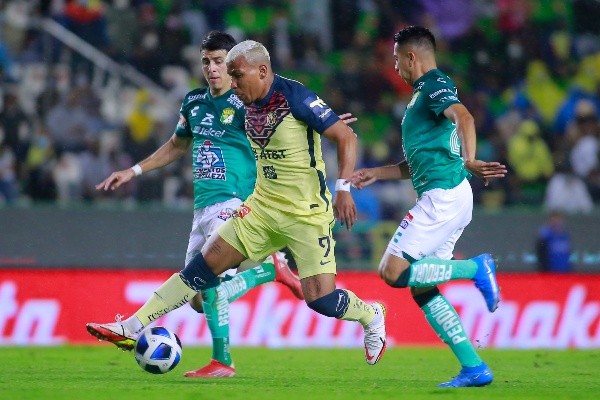 León sigue de cerca al América en la cima tras el empate 1-1. Foto: JamMedia