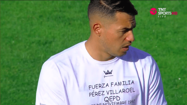 La emotiva polera de Iván Morales.