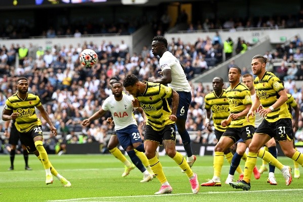 Sierralta jugó todo el partido ante Tottenham. Foto: Getty Images