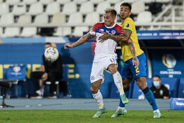 Eduardo Vargas es otro de los que arriesgar quedar fuera por amarillas. Foto: Agencia Uno