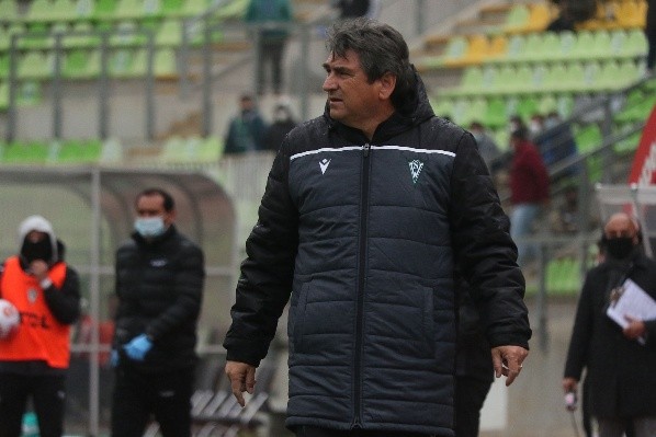 Emiliano Astorga no ha podido sacar a Wanderers del fondo de la tabla, y la crisis en Valparaíso sigue de mal en peor.