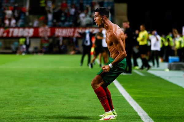 Cristiano gritó con todo el gol que le da el récord como el máximo goleador en la historia de las selecciones. Foto: Portugal