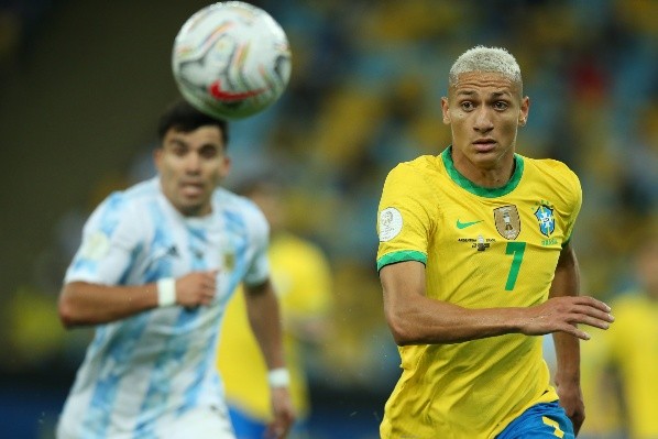 Richarlison no estará presente al ser uno de los afectados por el bloque de la Premier League. Foto: Getty Images