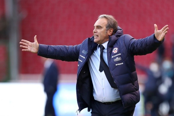 Martín Lasarte no encuentra respuestas para el gol en Chile. (Foto: Getty Images)