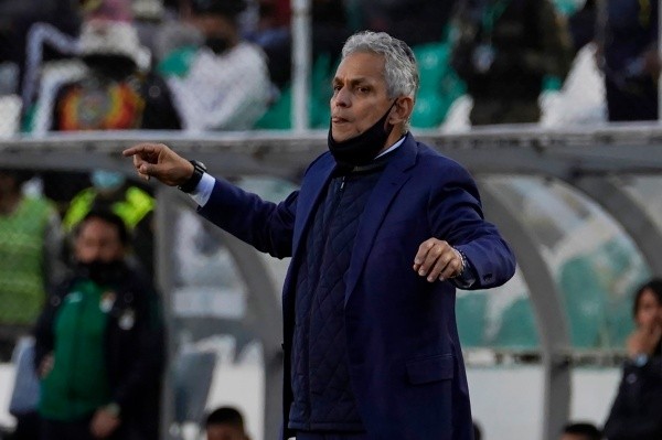 Reinaldo Rueda tiene un dolor de cabeza ante Chile. (Foto: Getty Images)