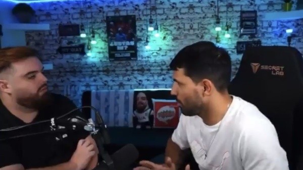 El Kun tuvo un relajada charla con el español en una tranmisión en vivo.