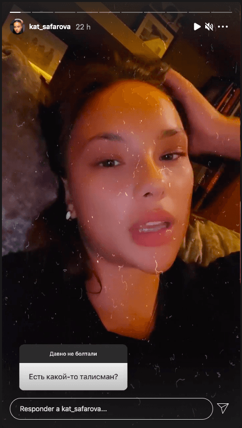 Katerina Safarova agarra confianza y se muestra desde la casa de Alexis Sánchez.(1)