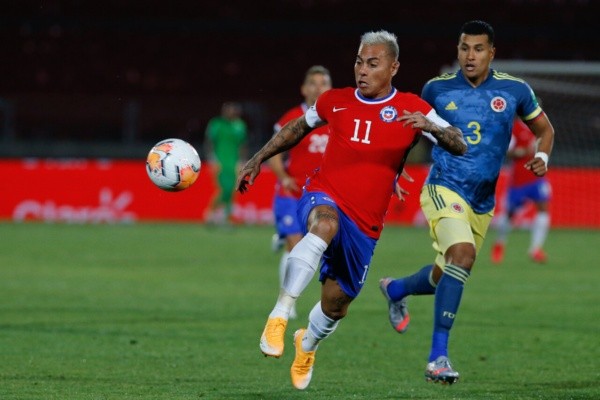 Eduardo Vargas no podrá estar hoy debido a que está suspendido por amarillas. Morales entraría por él y lo acompañaría Vidal en delantera. Foto: AgenciaUNO