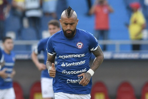 Vidal comenzó en capilla contra Colombia y se ganó la amarilla en Barranquilla. No juega contra Perú. (Foto: Getty Images)