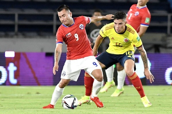 Jean Meneses marcó para Chile en el duro partido ante Colombia: 2-1 parcial. (Foto: Getty Images)