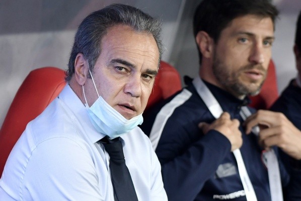 Johnny Herrera afirma que el esquema de Lasarte hace pensar que no conoce a sus jugadores