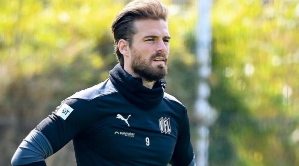 Christian Santos tendrá que seguir esperando para debutar en Colo Colo. Foto: Getty Images