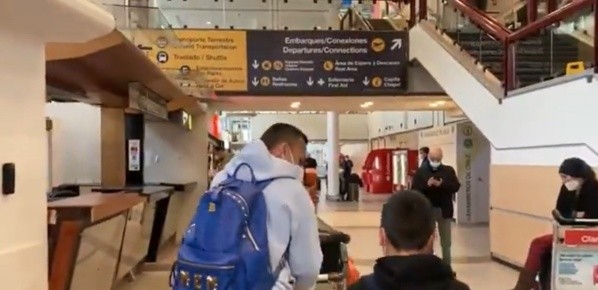 Orellana aterrizó en Chile este viernes por la mañana (Foto: Juan Vera Valdés, ADN)