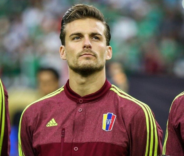 Christian Santos llega sobre la hora cpn su experiencia a Colo Colo.