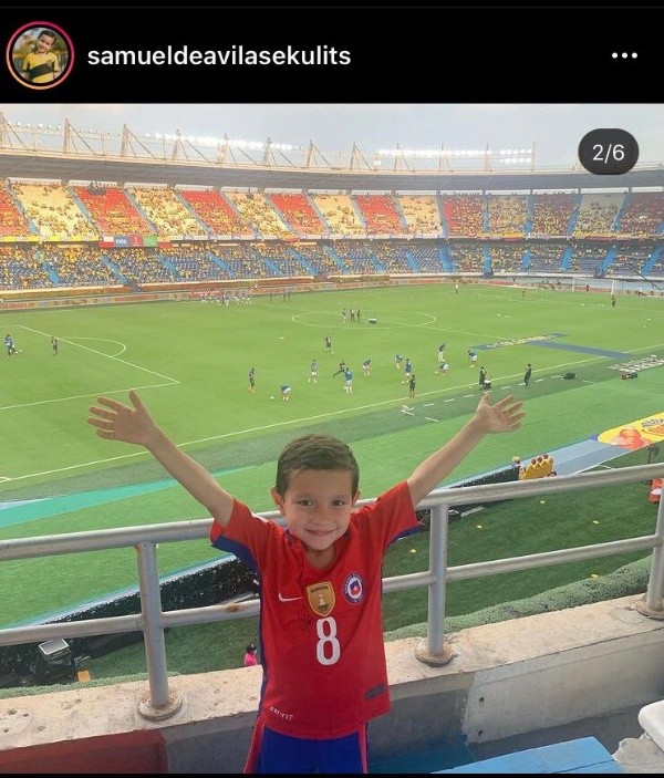 La mamá de Samuel subió a sus redes sociales la fotografía en el estadio Metropolitano, donde asistieron por un regalo de Arturo Vidal.