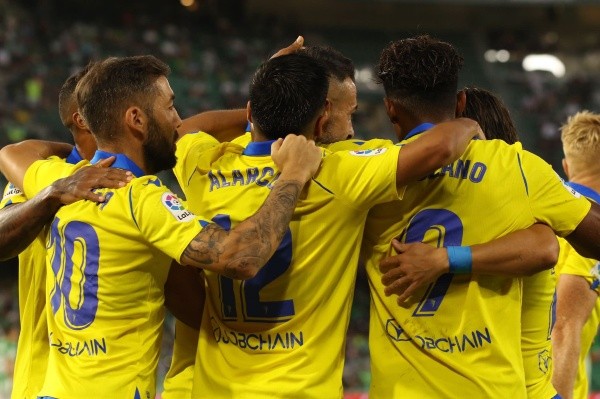 Tomás Alarcón solo disputó 11 minutos con Chile en la última triple fecha FIFA. Foto: @Cadiz_CF