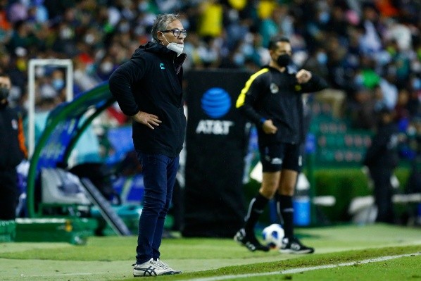 Ariel Holan contó con Víctor Dávila pero no con Jean Meneses. (Foto: Getty Images)