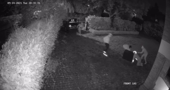 Cuatro ladrones se llevaron la caja fuerte del hogar de Reece James.