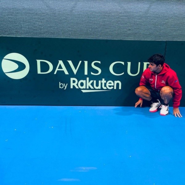 Cristian Garin le dio el primer punto a Chile en la serie de Copa Davis ante Eslovaquia. Foto: @garincris