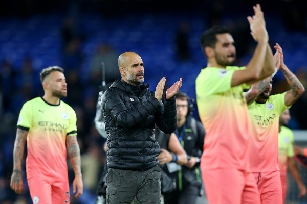 Josep Guardiola está enfrentado con la hinchada del Manchester City (Getty Images)