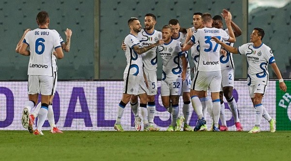 FLORENCE, ITALY - SEPTEMBER 21: Ivan Perisic of FC Internazionale celebrates after scoring his team's third goal during the Serie A match between ACF Fiorentina v FC Internazionale at Stadio Artemio Franchi on September 21, 2021 in Florence, Italy. (Photo by Emmanuele Ciancaglini/CPS Images/Getty Images)