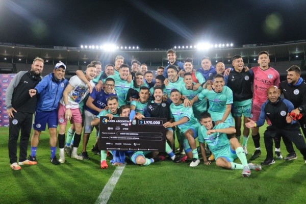 Godoy Cruz festejó la clasificación a cuartos de final de Copa Argentina frente a Racing.