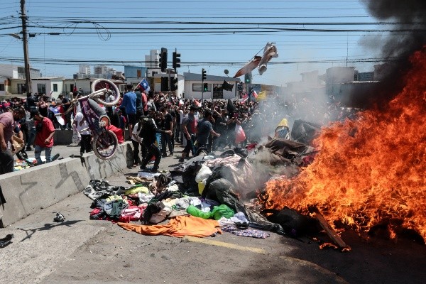 Pertencias de los inmigrantes quemadas en Iquique