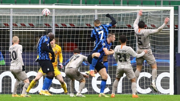 Romelu Lukaku le arruinó su momento a Alexis Sánchez en la Champions League pasada ante el Shakhtar Donetsk. Foto: Getty Images